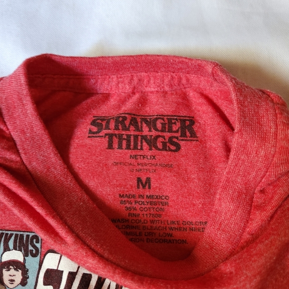 Netflix Stranger Things Unisex Size M Comic Book Red Graphic Tee T-Shirt TV Show - Picture 4 of 4